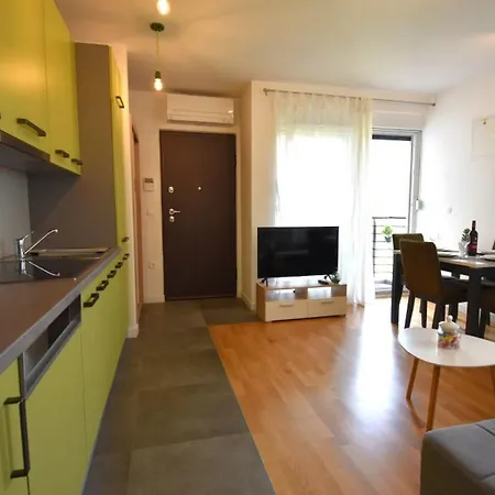 Johnny With Private Parking Appartement